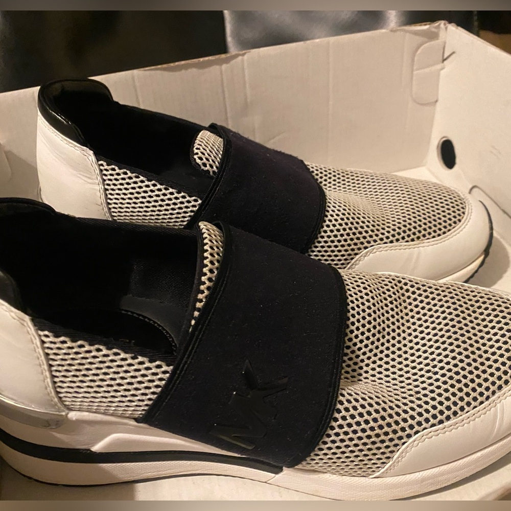 Preloved w/box Michael Kors monochrome slip-on Sneakers for women’s, size 7.5 - Picture 11 of 15